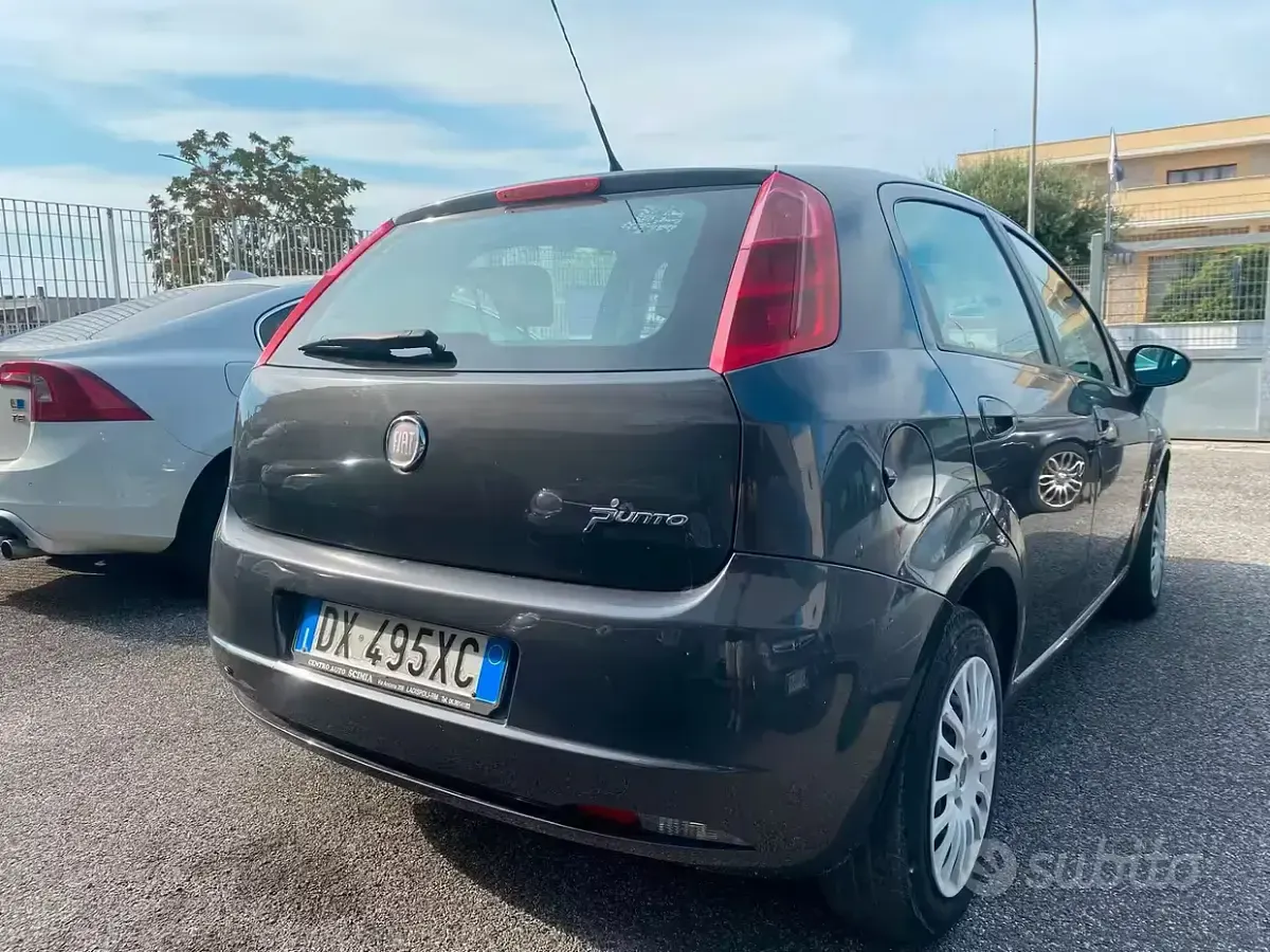 Usata Fiat Punto 90 CV (66 kW) 2010 Grigio Utilitaria