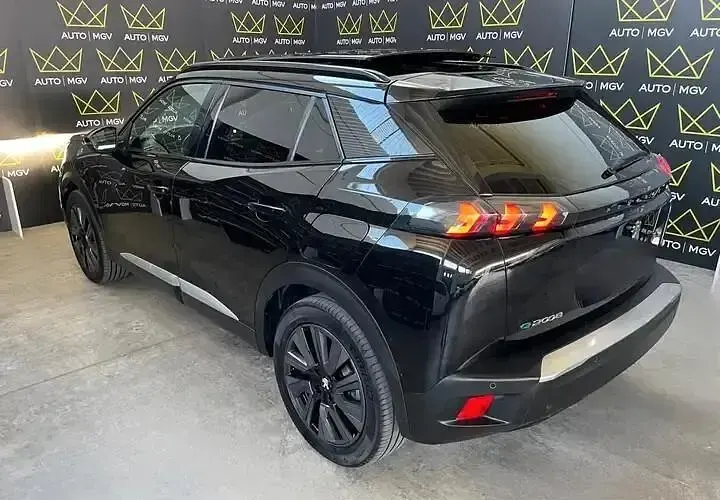 Usata Peugeot e-2008 GTi 100 kW (136 CV) 2023 Nero SUV