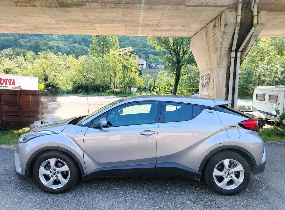 Usata Toyota C-HR Business Edition 98 CV (72 kW) 2018 Grigio metallizzato SUV