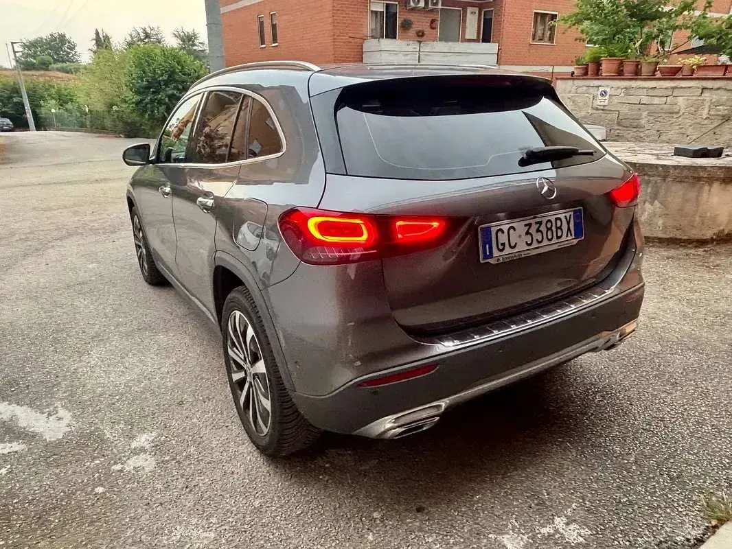 Usata Mercedes GLA200 150 CV (110 kW) 2020 Grigio SUV