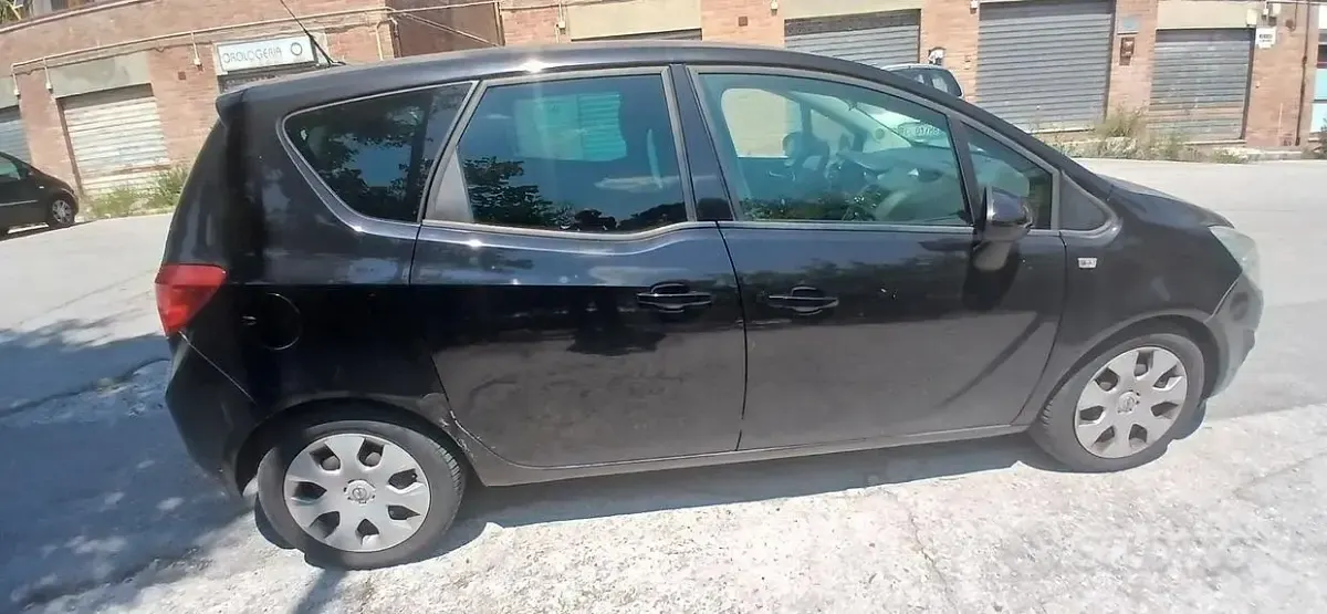 Usata Opel Meriva 95 CV (69 kW) 2011 Nero Monovolume
