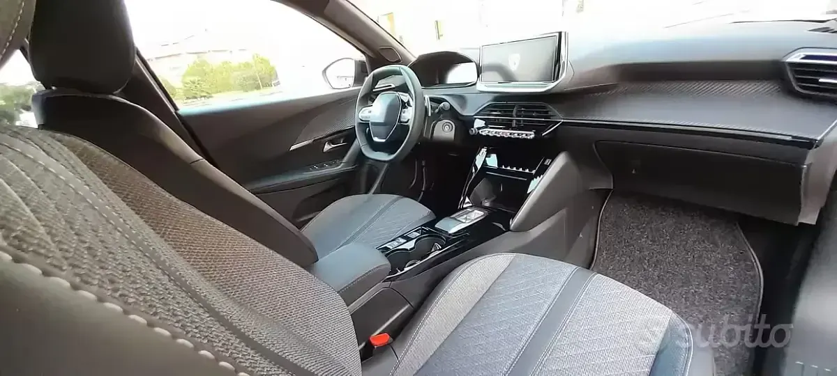 Usata Peugeot 2008 131 CV (96 kW) 2024 Bianco SUV