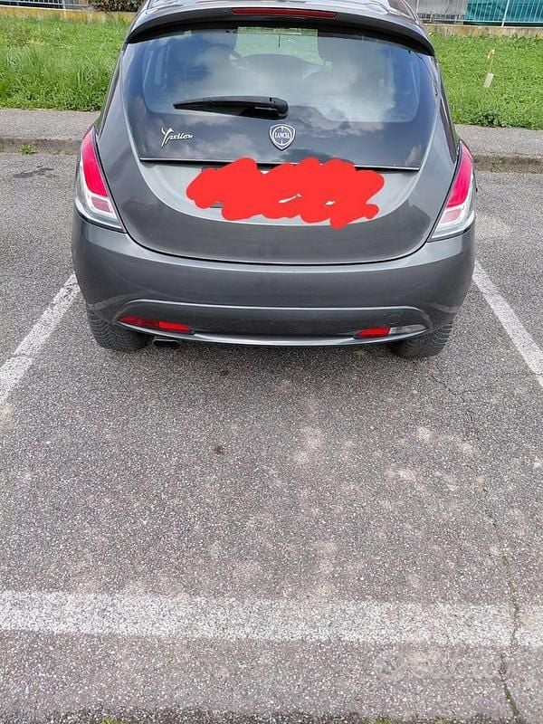 Usata Lancia Ypsilon 60 CV (44 kW) 2016 Grigio Utilitaria
