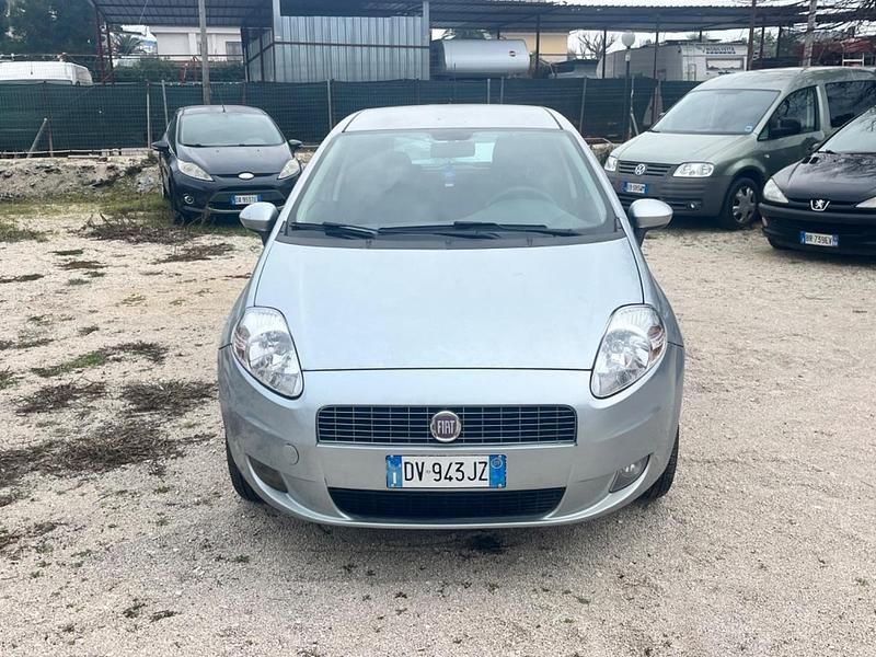 Usata Fiat Grande Punto Active 69 CV (50 kW) 2009 Argento Utilitaria