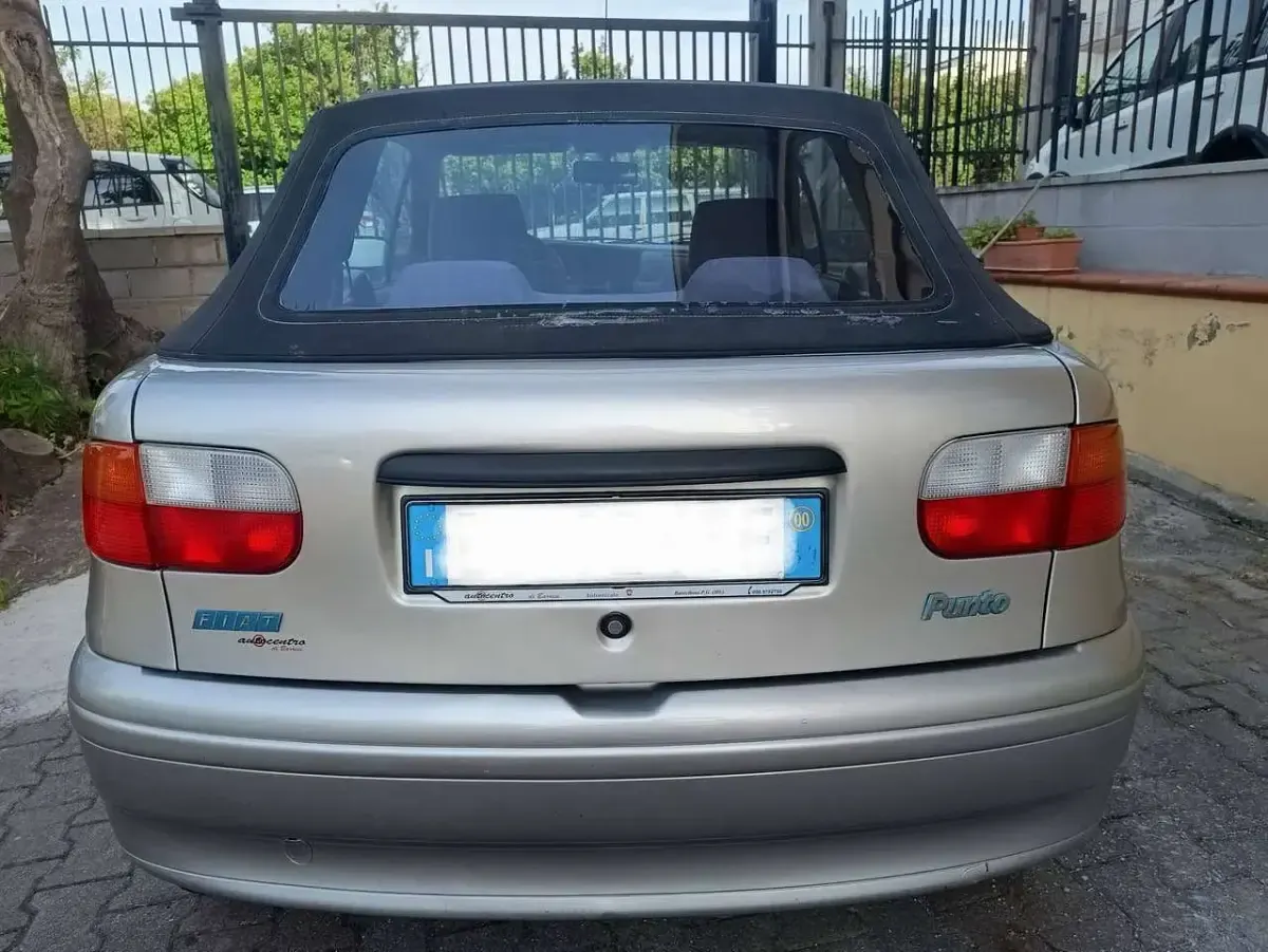 Usado Fiat Punto Cabriolet 60 HP (44 kW) 2000 Prateado Cabrios