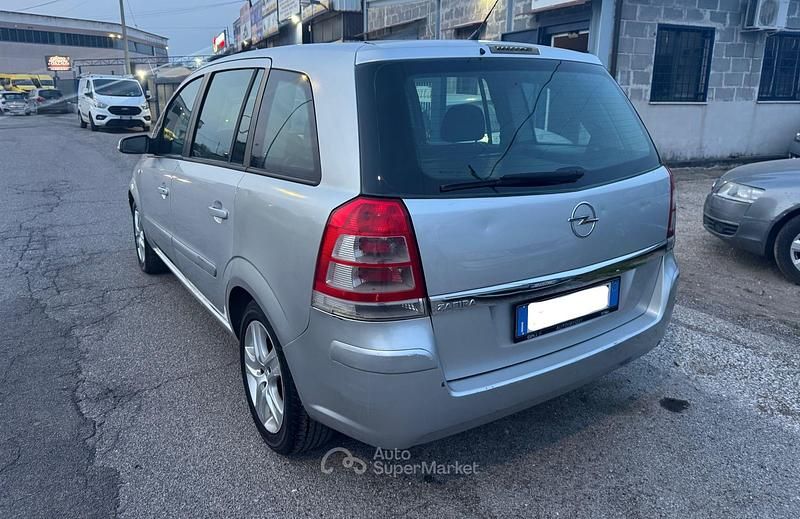 Usata Opel Zafira 140 CV (102 kW) 2010 Monovolume