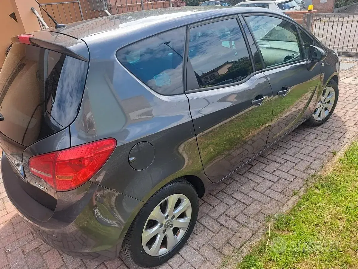 Usata Opel Meriva 95 CV (69 kW) 2010 Grigio Monovolume