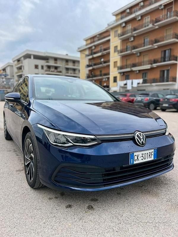 Usata VW Golf VIII Life 115 CV (84 kW) 2022 Blu Berlina