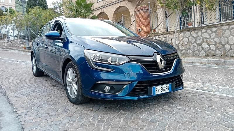 Blu Usata 2018 Renault Mégane IV Berlina | 7900 € (Ottimo prezzo) - Immagine 1/4