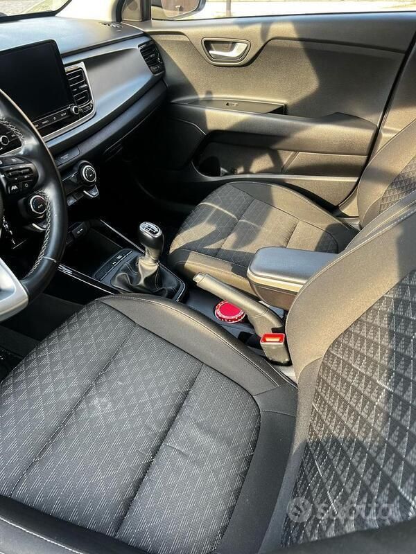 Usata Kia Rio 100 CV (73 kW) 2020 Grigio Berlina