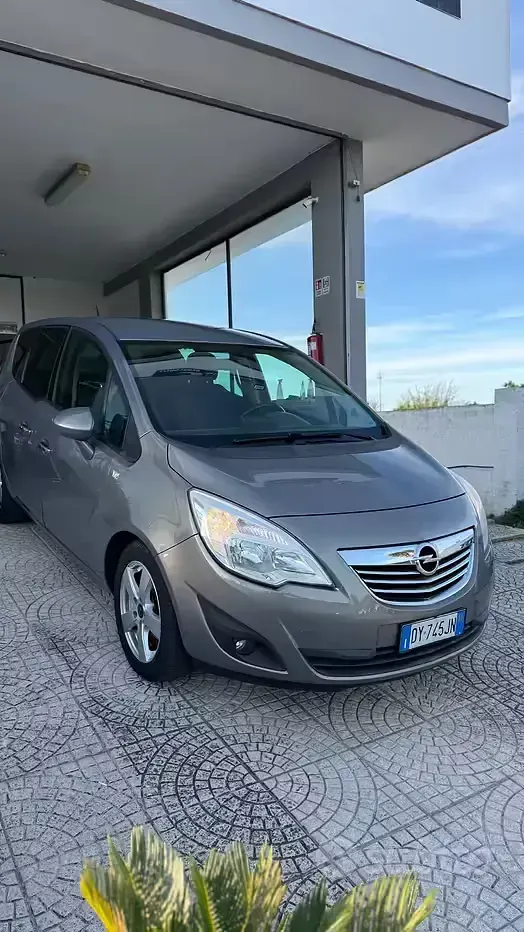Usata Opel Meriva Cosmo 120 CV (88 kW) 2010 Giallo Monovolume
