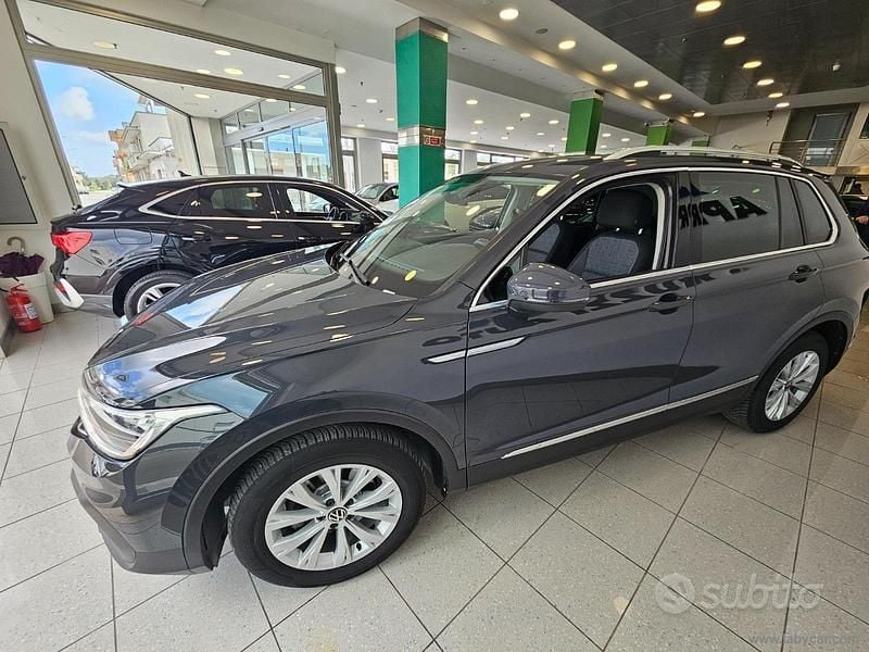 Usata VW Tiguan Life 150 CV (110 kW) 2023 Grigio SUV