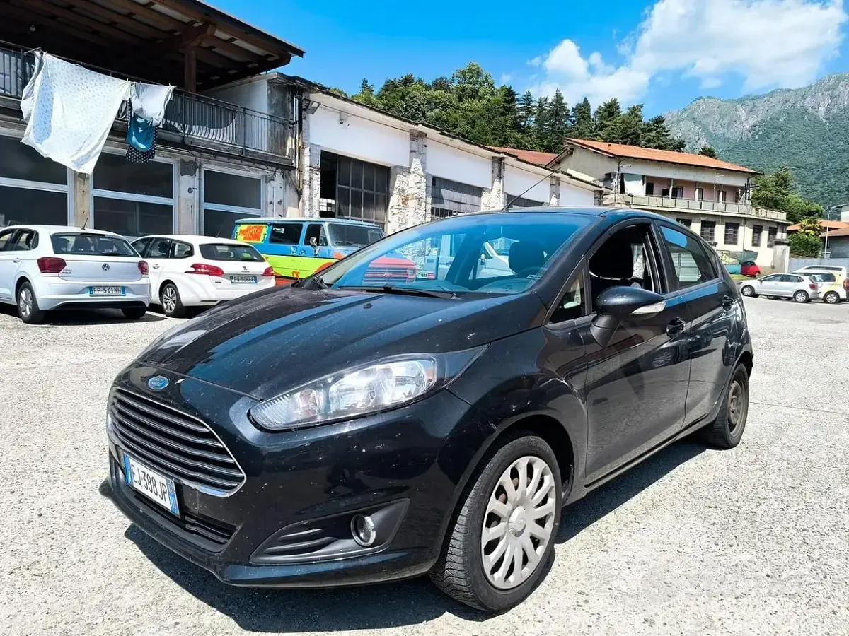 Usata Ford Fiesta 71 CV (52 kW) 2011 Blu Berlina