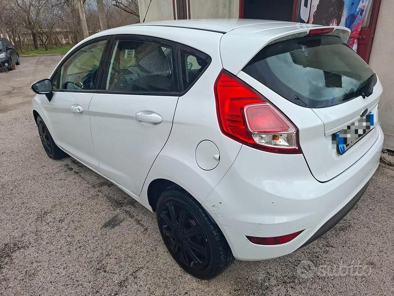 Usata Ford Fiesta Titanium 92 CV (67 kW) 2013 Bianco Utilitaria