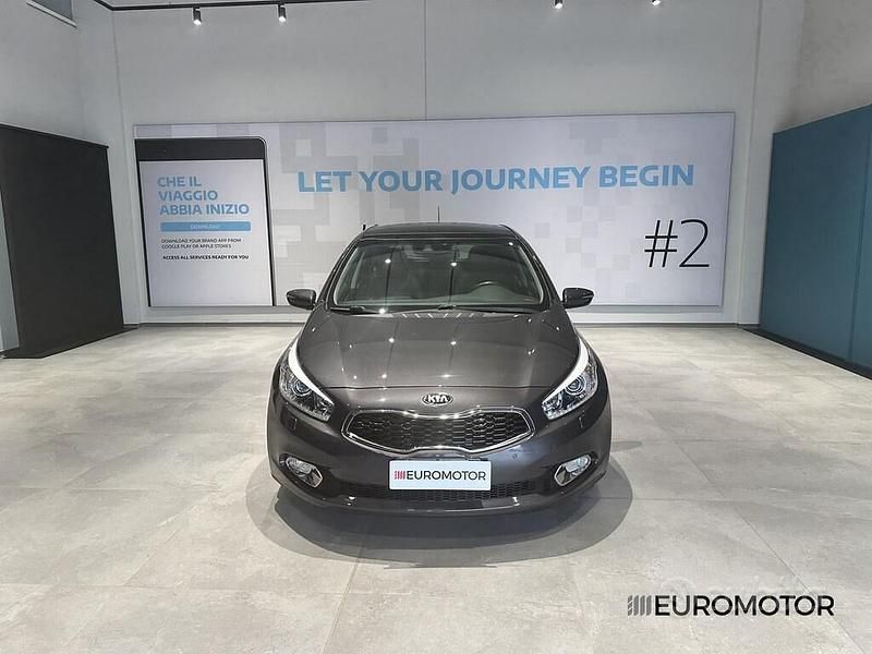 Usata Kia Ceed 128 CV (94 kW) 2012 Grigio Utilitaria