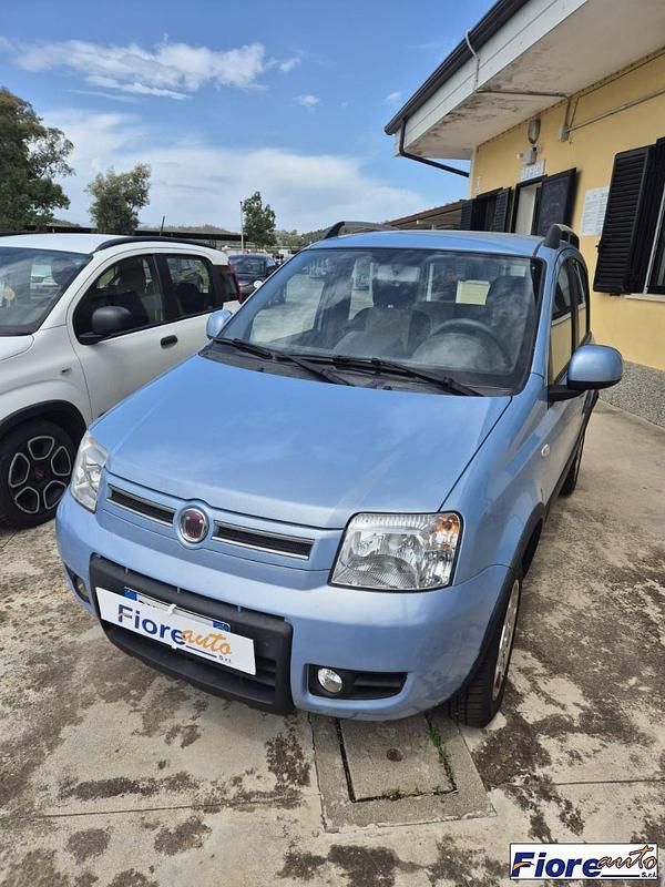 Usata Fiat Panda 4x4 Climbing 74 CV (54 kW) 2010 Blu Utilitaria