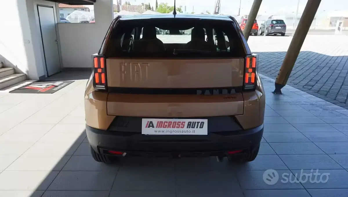 Nuova Fiat Grande Panda Icon 101 CV (74 kW) 2026 Marrone Utilitaria