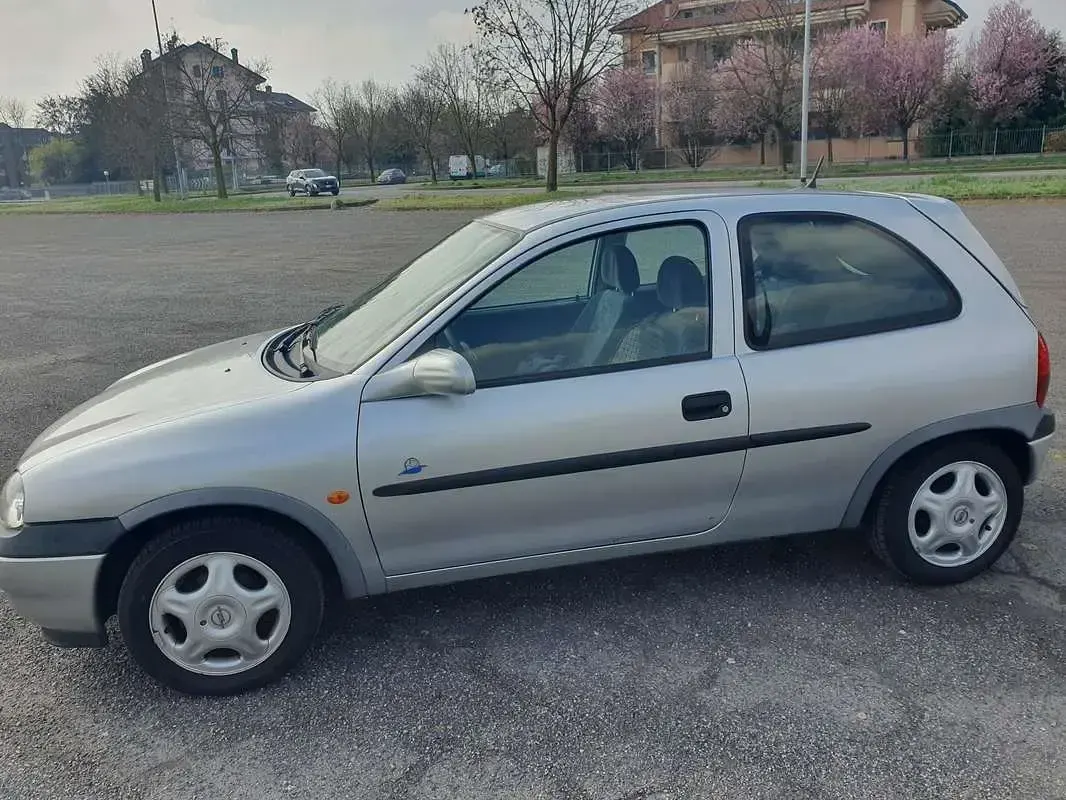Usata Opel Corsa Sport 90 CV (66 kW) 1997 Grigio Utilitaria