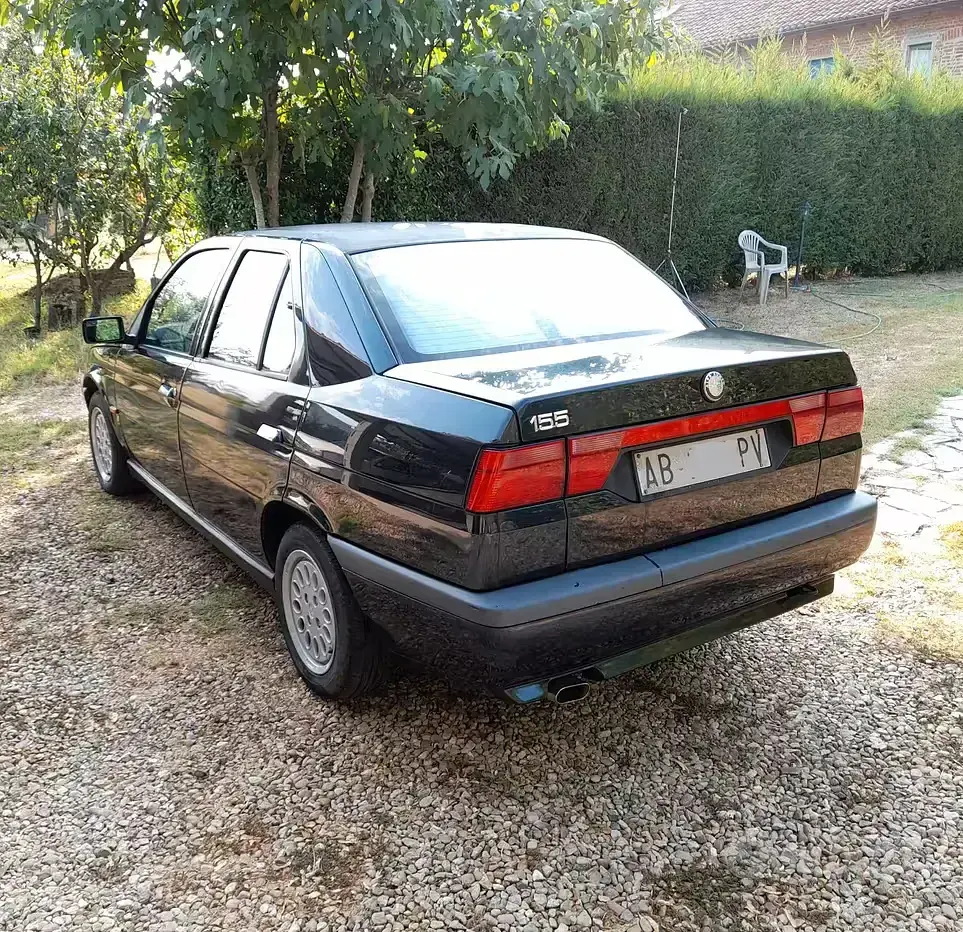 Usata Alfa Romeo 155 116 CV (85 kW) 1994 Nero Berlina