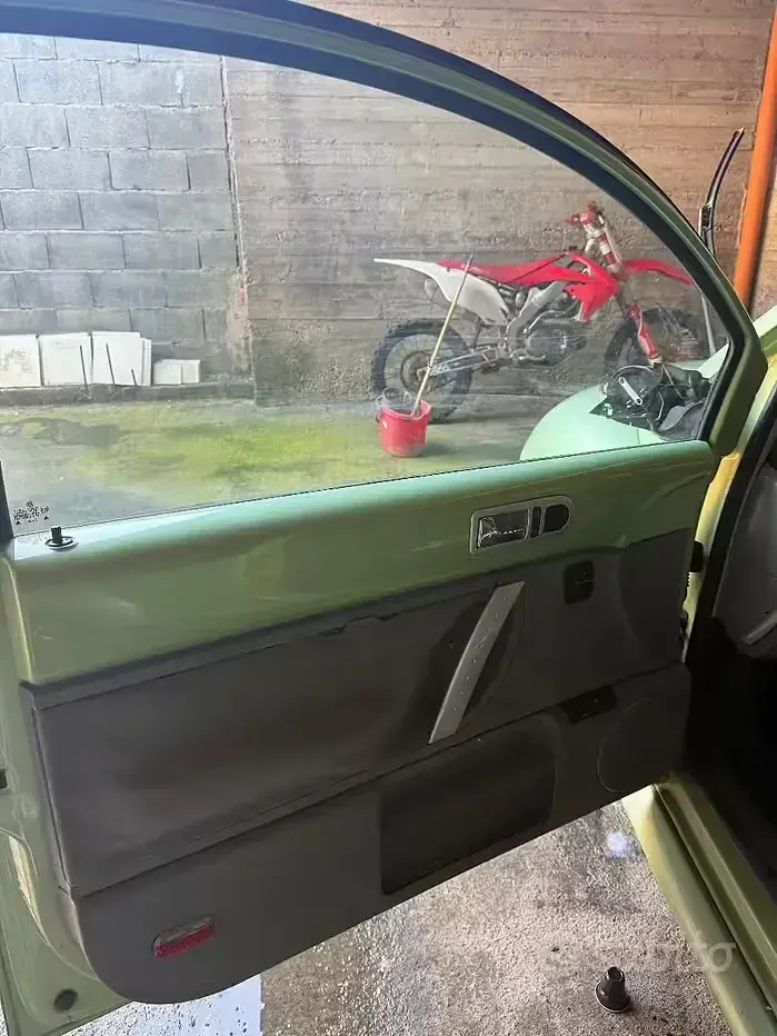 Usata VW New Beetle 102 CV (75 kW) 2001 Verde Utilitaria
