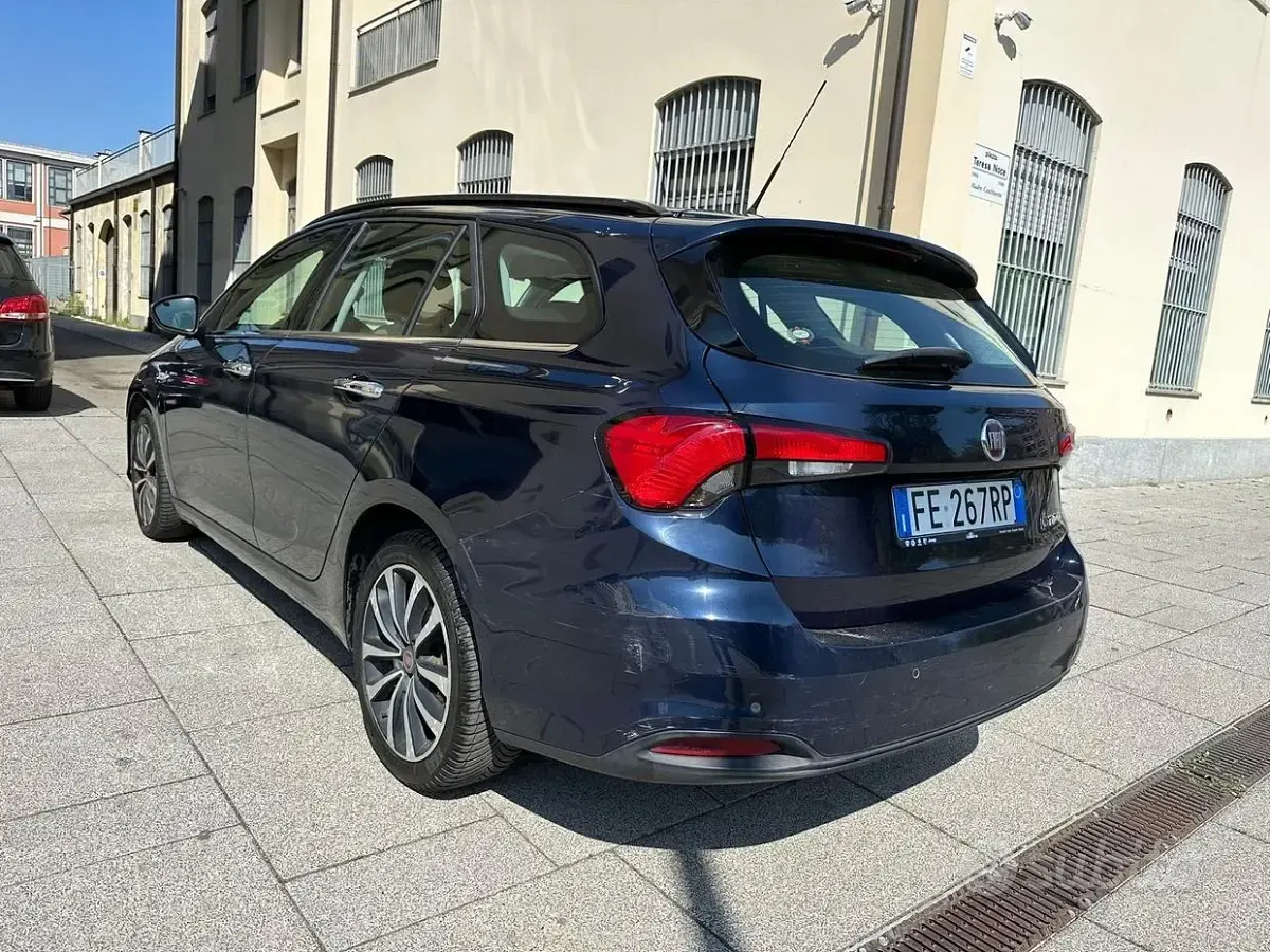 Usata Fiat Tipo Lounge 120 CV (88 kW) 2016 Blu Station wagon