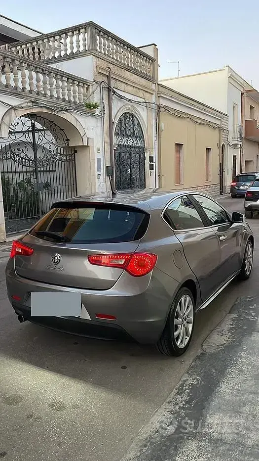 Usata Alfa Romeo Giulietta 105 CV (77 kW) 2011 Grigio Utilitaria