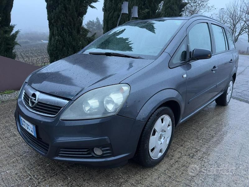 Usata Opel Zafira 150 CV (110 kW) 2004 Monovolume