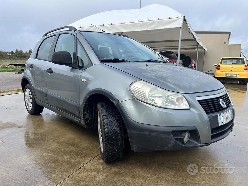 Usata Fiat Sedici Dynamic 120 CV (88 kW) 2006 Marrone SUV