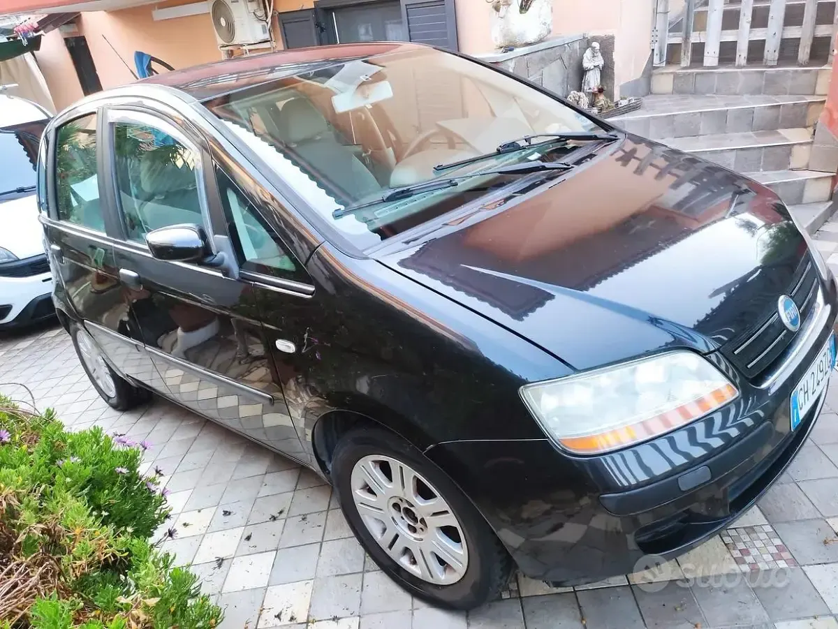 Usata Fiat Idea 95 CV (69 kW) 2004 Nero Monovolume