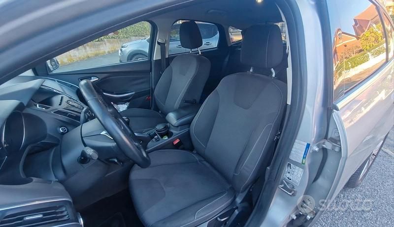 Usata Ford Focus Titanium S 150 CV (110 kW) 2011 Grigio Berlina