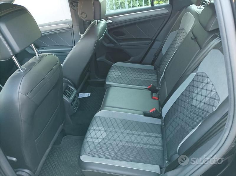 Usata VW Tiguan R-line 150 CV (110 kW) 2021 Nero SUV