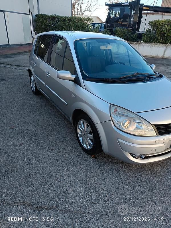 Usata Renault Scénic II Dynamique 106 CV (77 kW) 2007 Grigio Monovolume