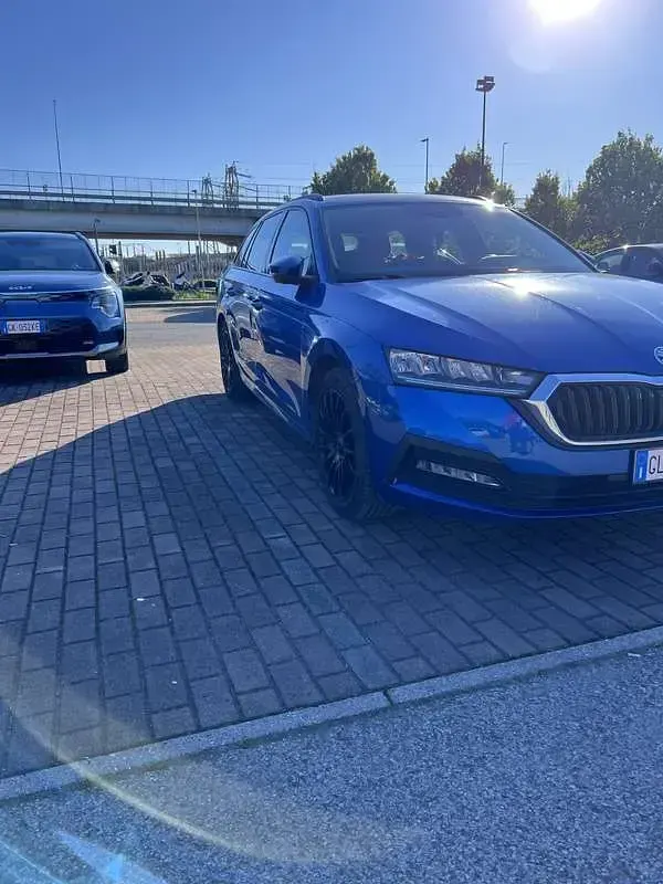 Usata Skoda Octavia Style 150 CV (110 kW) 2022 Blu Station wagon