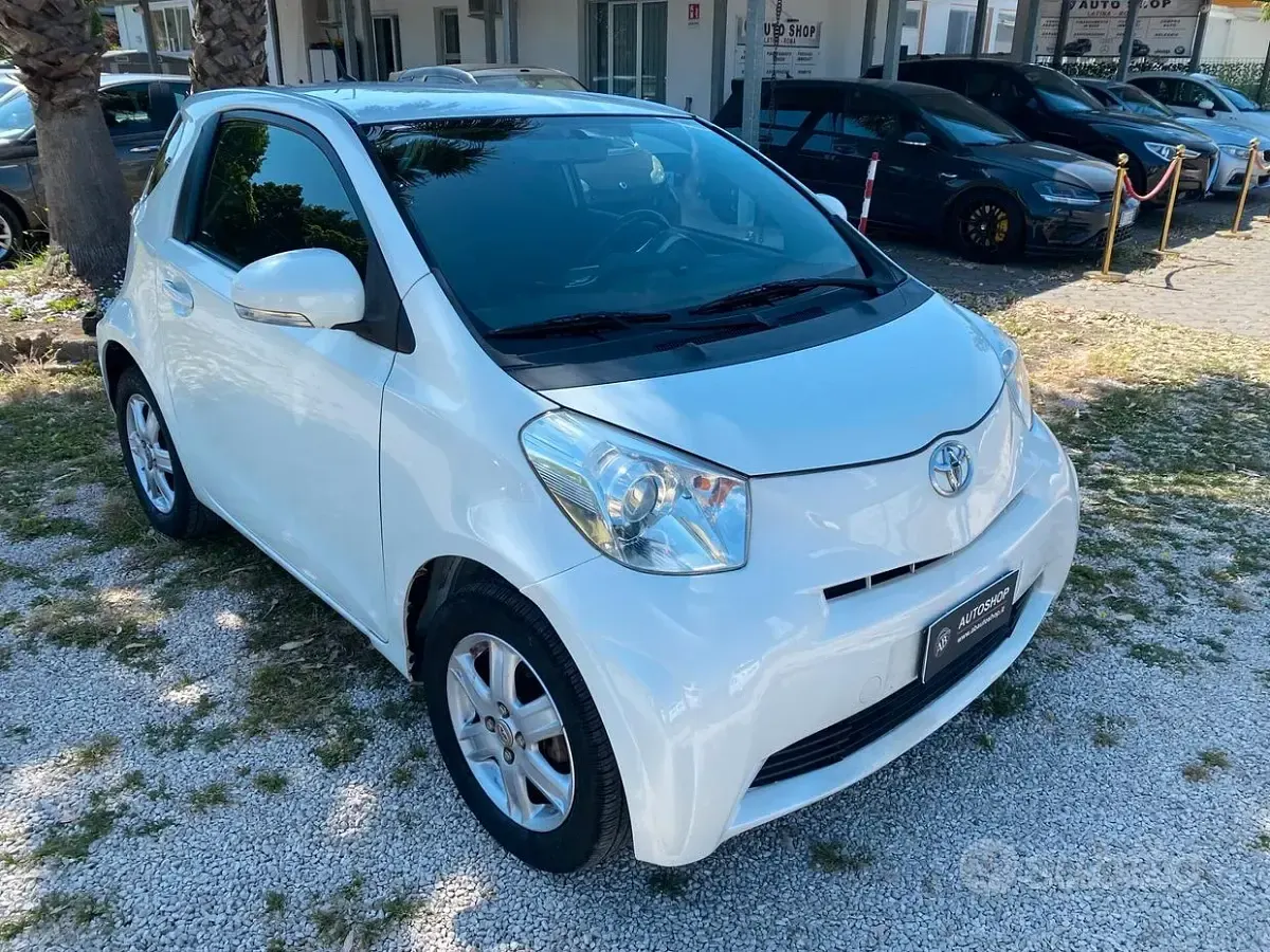 Usata Toyota iQ 68 CV (50 kW) 2009 Bianco Utilitaria