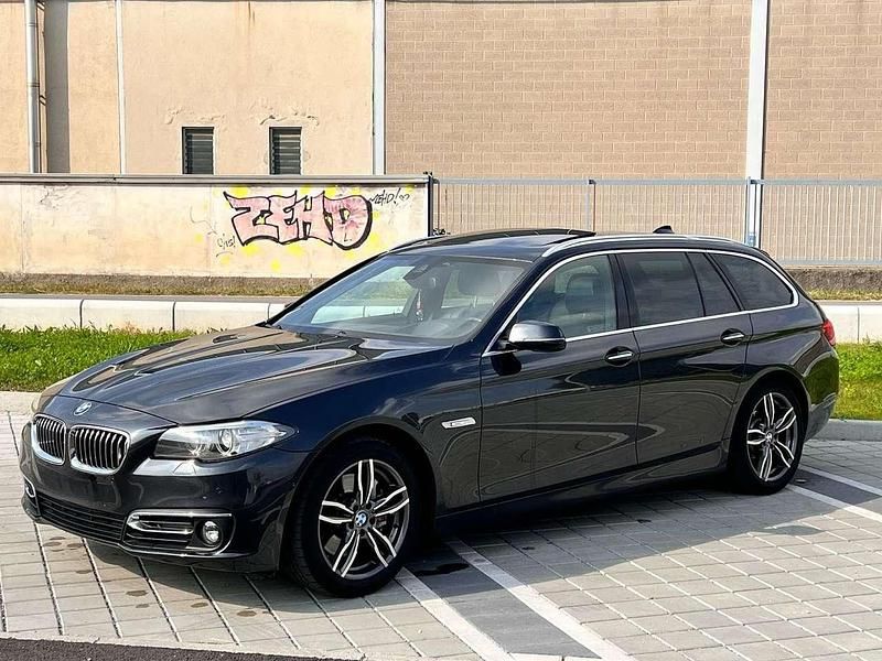 Blu/azzurro Usata 2015 BMW 530 M Sport Station wagon | 16.990 € (Buon prezzo) - Immagine 1/4