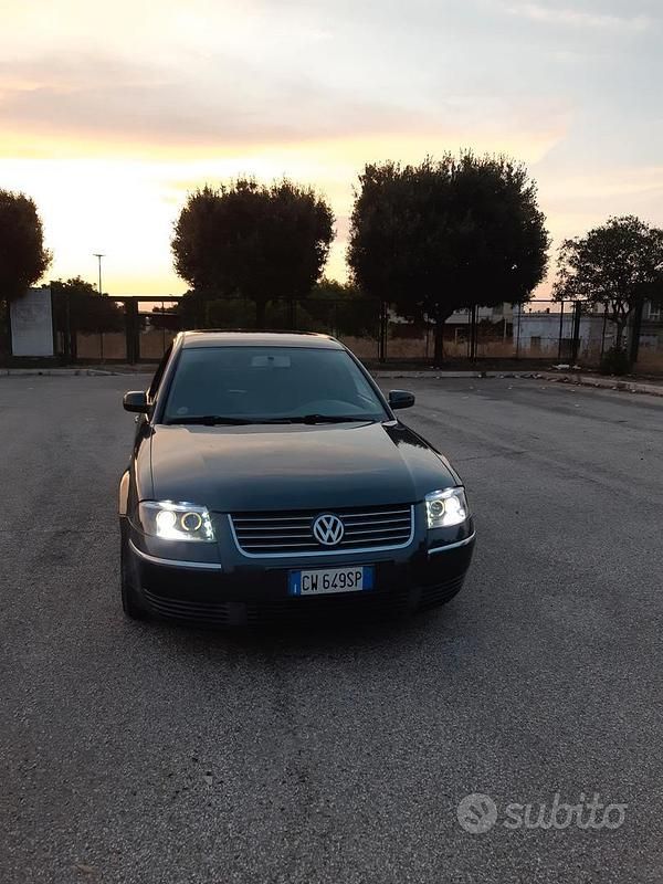 Usata VW Passat 101 CV (74 kW) 2005 Grigio Berlina