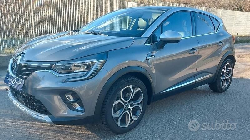 Usata Renault Captur Intens 101 CV (74 kW) 2020 Grigio SUV