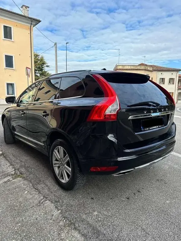 Usata Volvo XC60 Business Edition 190 CV (139 kW) 2017 Nero SUV