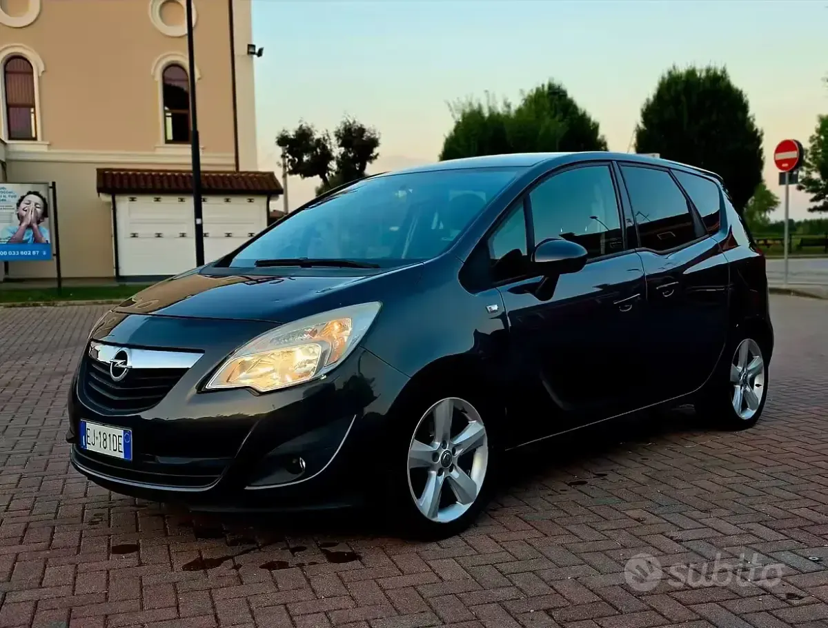 Usata Opel Meriva 101 CV (74 kW) 2011 Grigio Monovolume