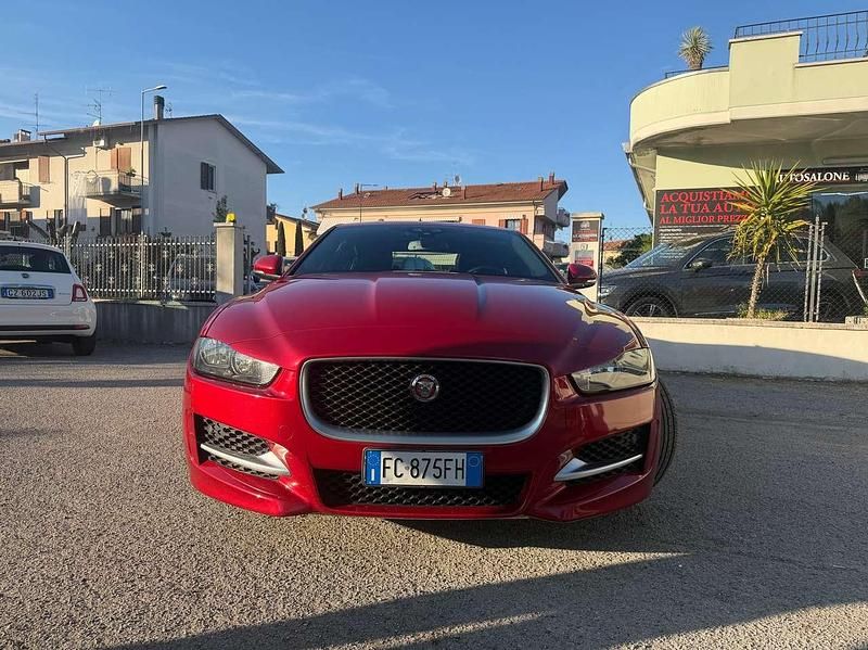 Usata Jaguar XE R-Sport 179 CV (131 kW) 2016 Bordo Berlina
