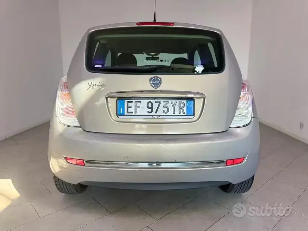 Usata Lancia Ypsilon 69 CV (50 kW) 2011 Oro Utilitaria