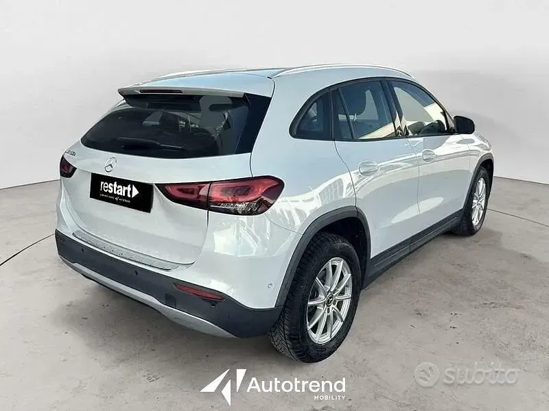 Usata Mercedes GLA180 Business 116 CV (85 kW) 2021 Bianco SUV