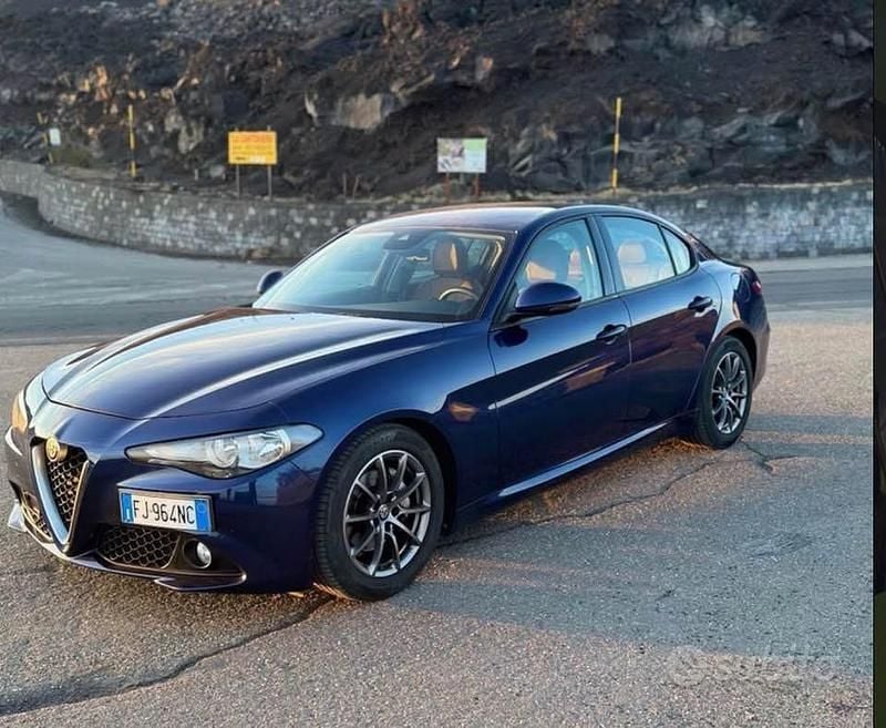 Usata Alfa Romeo Giulia 150 CV (110 kW) 2017 Blu Berlina