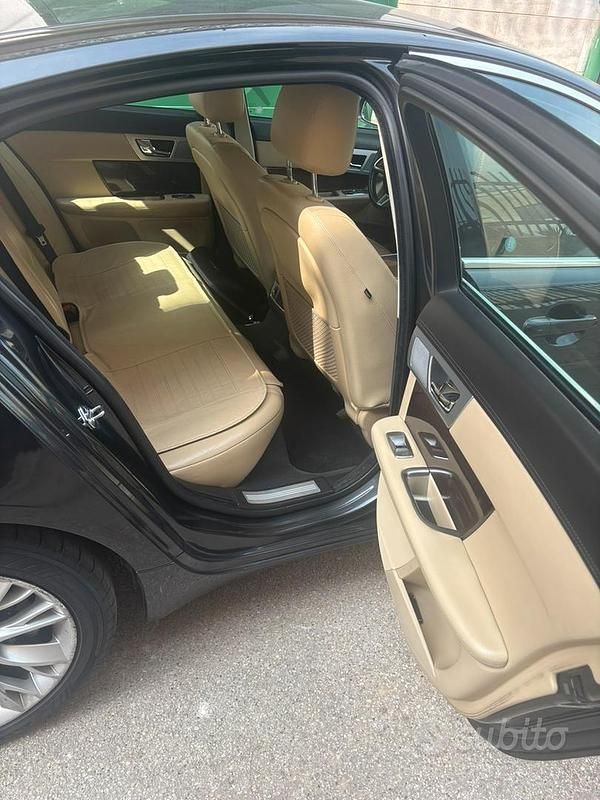 Usata Jaguar XF 190 CV (139 kW) 2012 Nero Berlina
