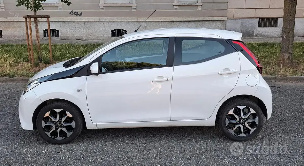 Usata Toyota Aygo Connect Style 72 CV (52 kW) 2019 Bianco Utilitaria