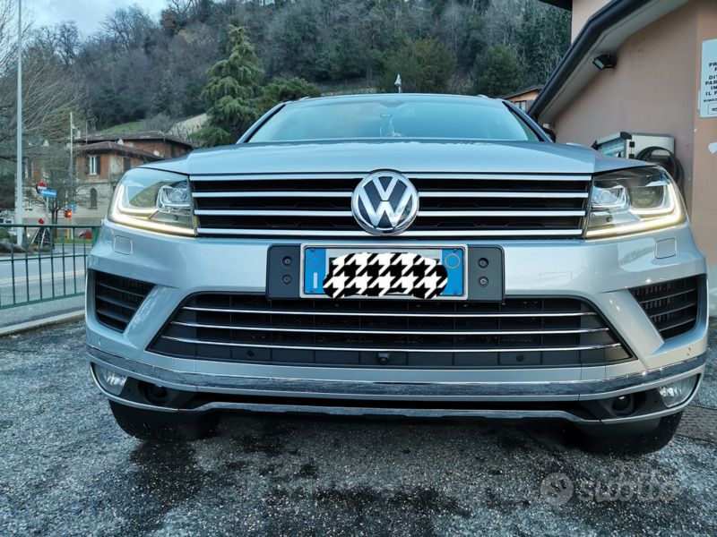 Grigio Usata 2015 VW Touareg SUV | 18.000 € (Buon prezzo) - Immagine 1/4