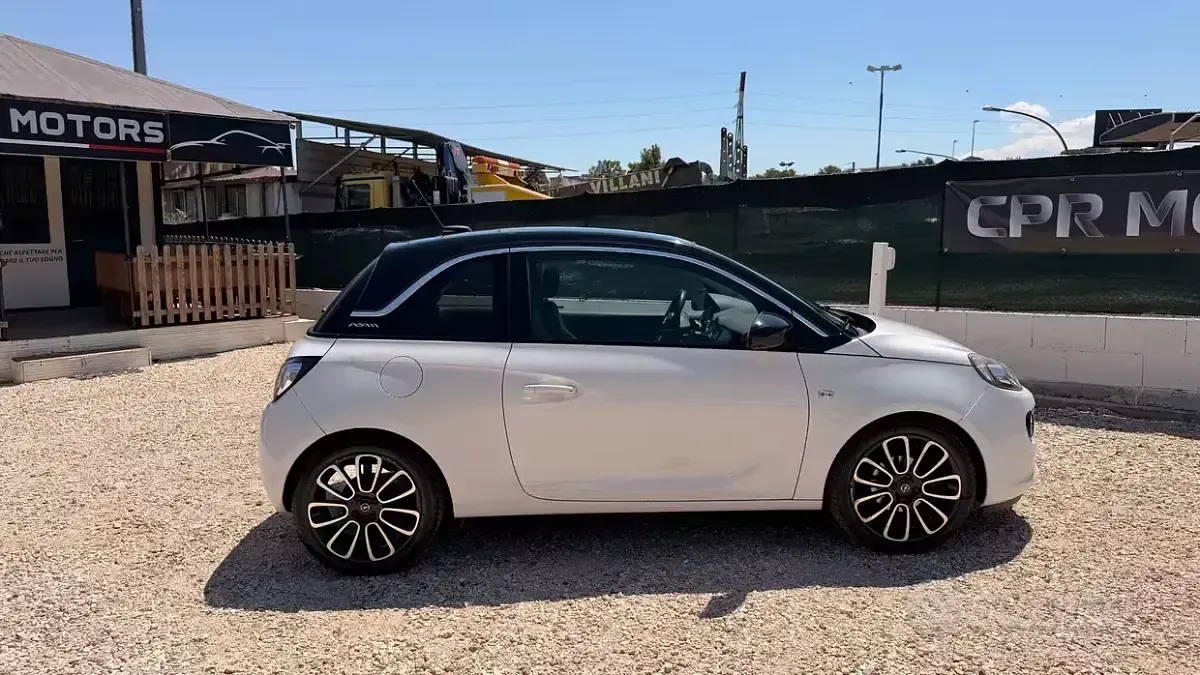 Usata Opel Adam Glam 69 CV (50 kW) 2017 Bianco Utilitaria