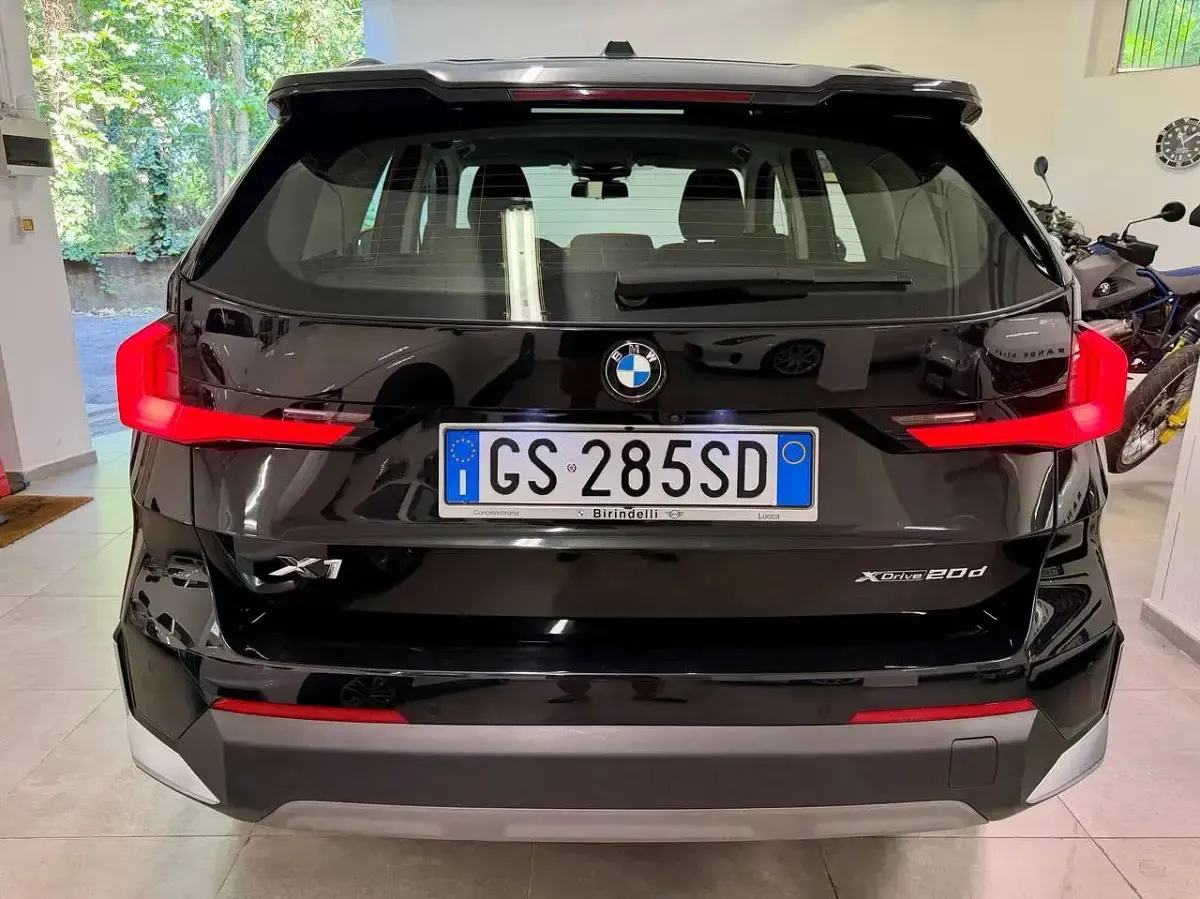 Usata BMW X1 163 CV (119 kW) 2024 Black sapphire metallizzato SUV