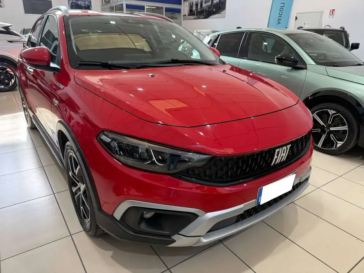 Usata Fiat Tipo Cross 131 CV (96 kW) 2022 Rosso passione Berlina