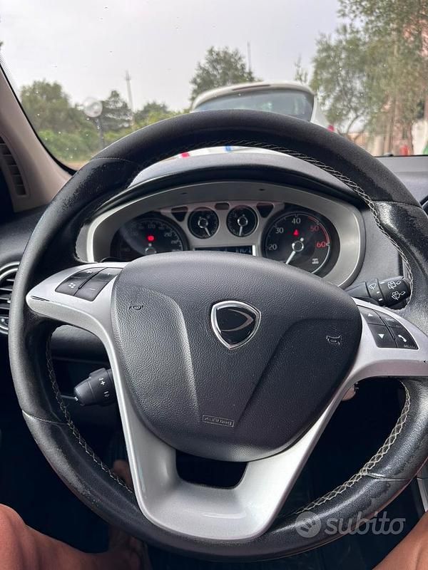 Usata Lancia Delta 120 CV (88 kW) 2013 Nero Utilitaria